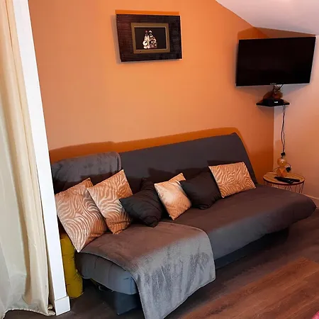 Le Lexa Apartment *